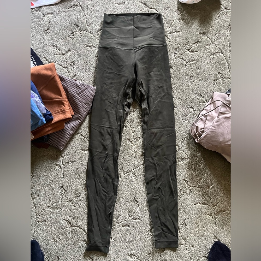 Unworn lulu lululemon dark forest leggings size 2